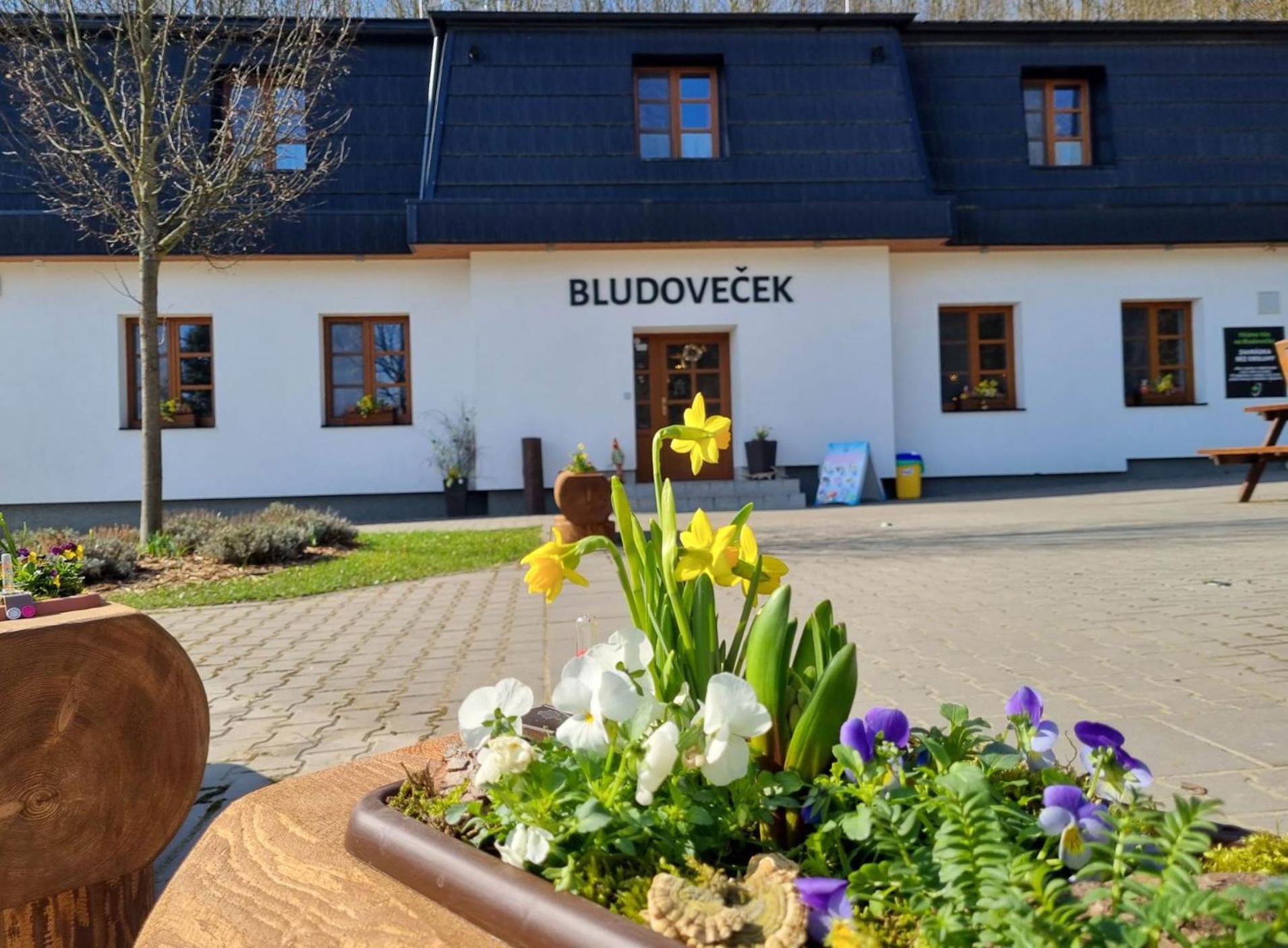 Restaurace A Penzion Bludovecek Екстериор снимка